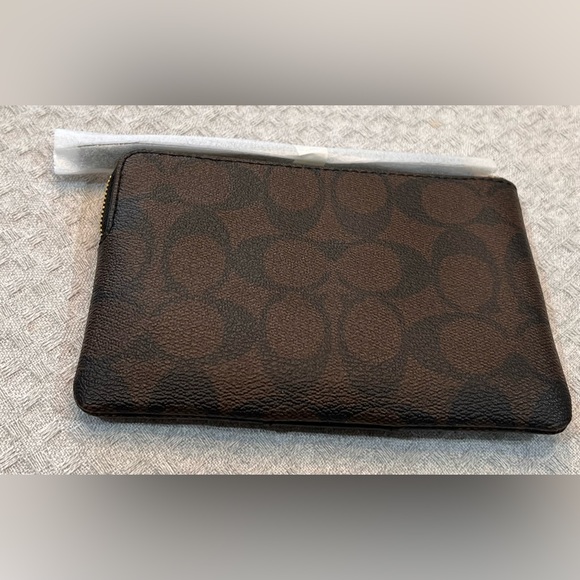 Gorgeous, NWT, black/brown COACH Signature “C” PVC Leather corner zip wristlet - Picture 4 of 15